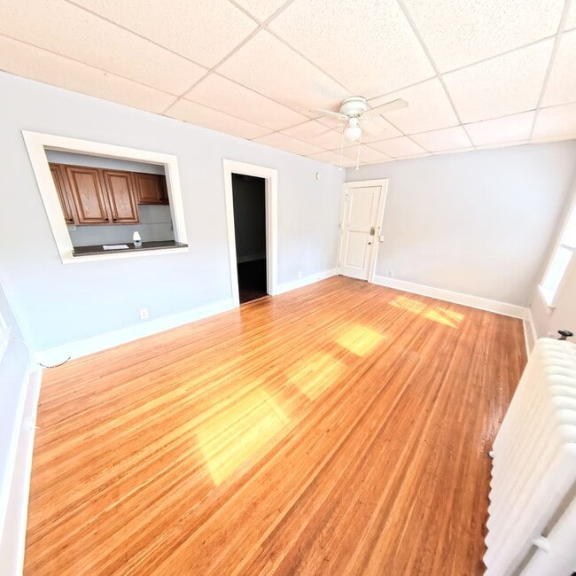 Building Photo - 1615-1625 East Ave Unit-116