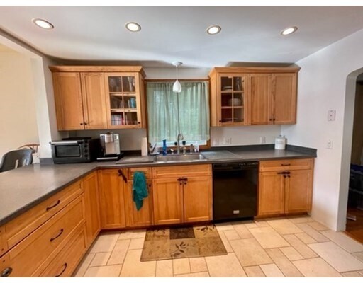 Building Photo - 6 Tremlett Rd