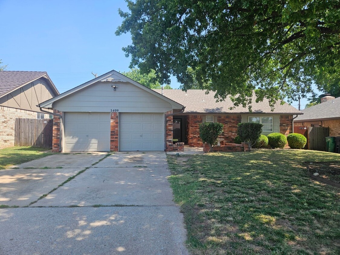 Primary Photo - (3) Bed/(2) Bath in South OKC! Storm Shelt...
