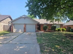 Building Photo - 1409 SW 84th St