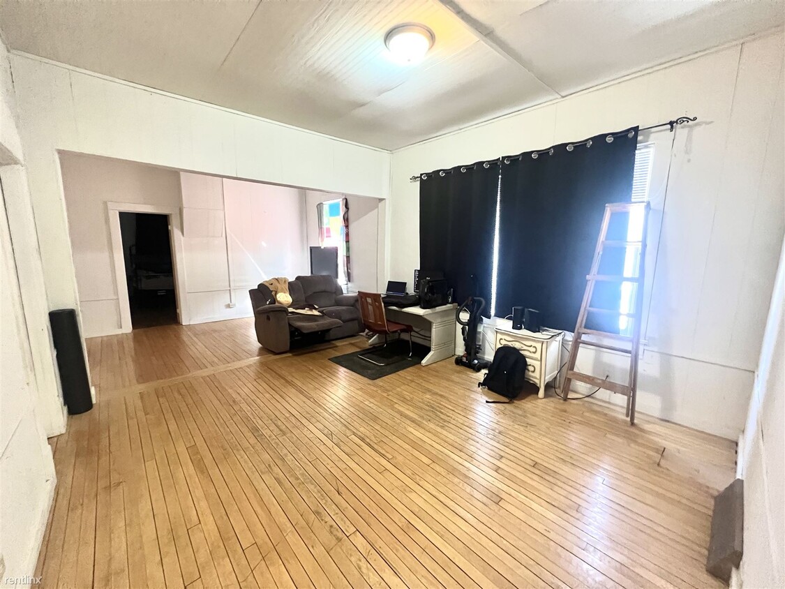 2 br, 1 bath Duplex 1121 Summit Street 1 Townhome Rentals in Eau