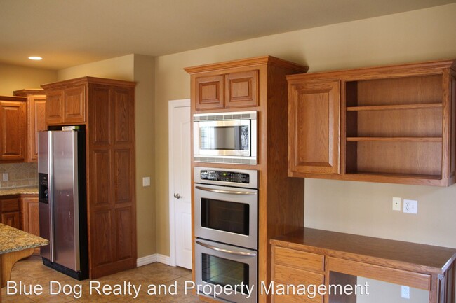 Building Photo - 4 br, 3.5 bath House - 1200 NE Buckingham ...