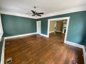 Building Photo - 5 E 33rd St