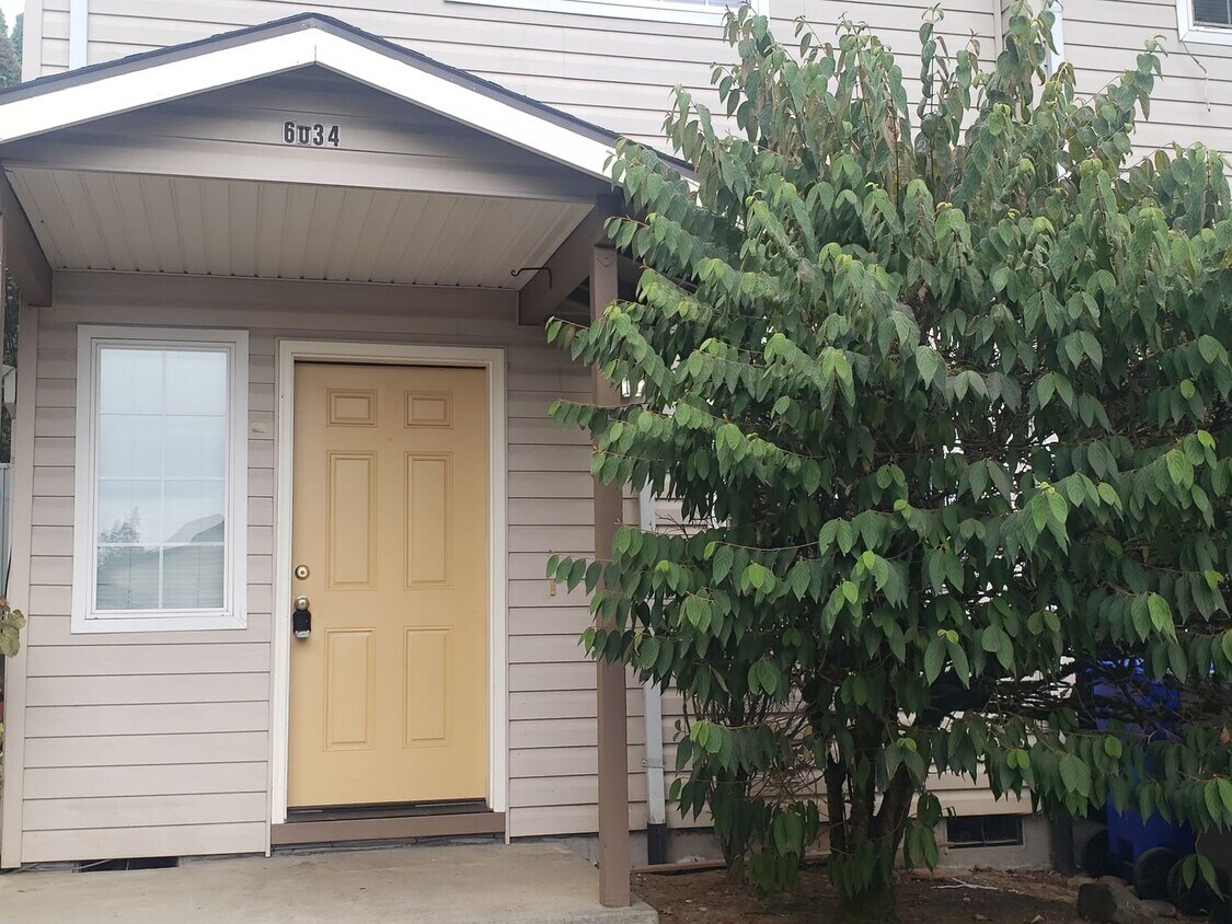Foto principal - Wonderful townhouse in East Portland! rent...