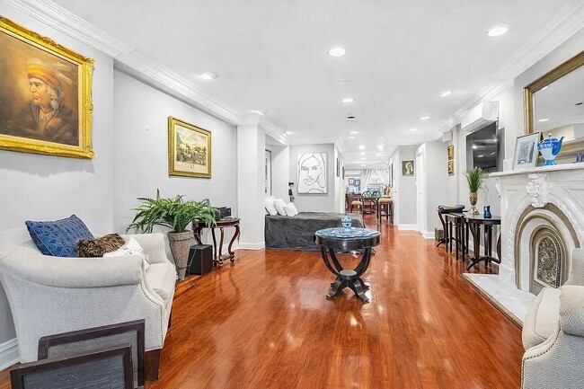 Building Photo - 163 E 71st St