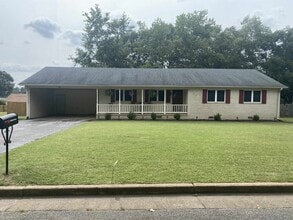 Building Photo - 796 Hart Dr