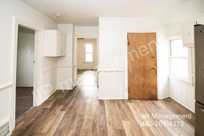 Foto del edificio - Bright 3BD UP of Multi-Family- Cleveland W...