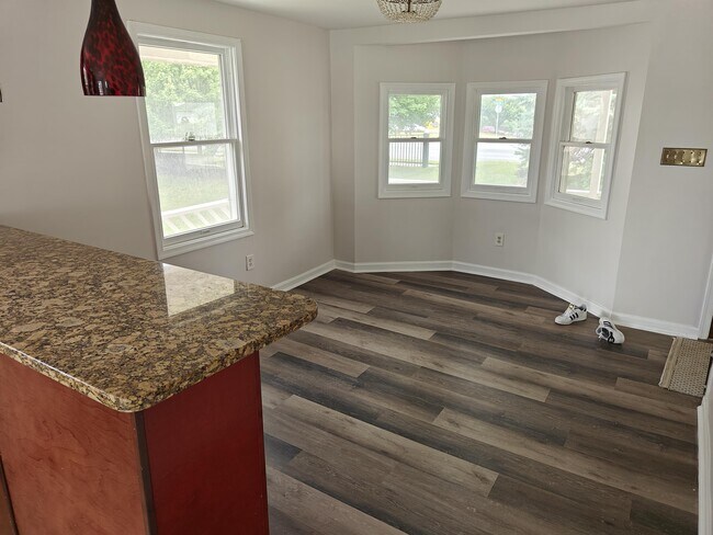 Foto del edificio - 8638 Winands Rd