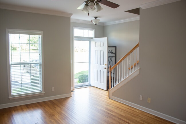 Building Photo - 2271 Dewey Dr