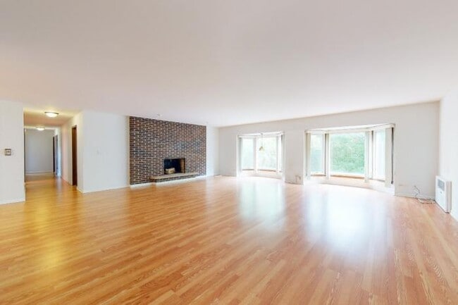 Building Photo - 3 bedroom in PARK RIDGE IL 60068