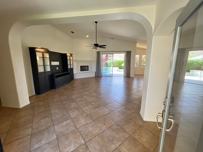Building Photo - 78270 Calico Glen Dr