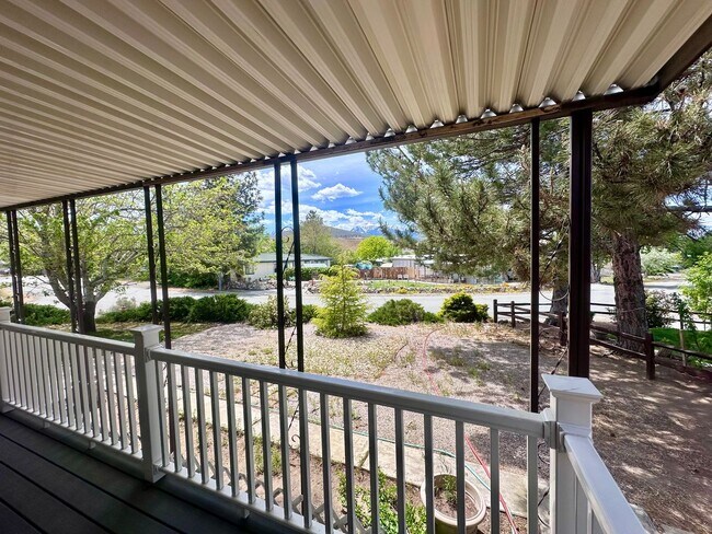 Foto del edificio - 16300 Rhyolite Cir