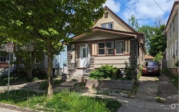 Building Photo - 107 Hawley St