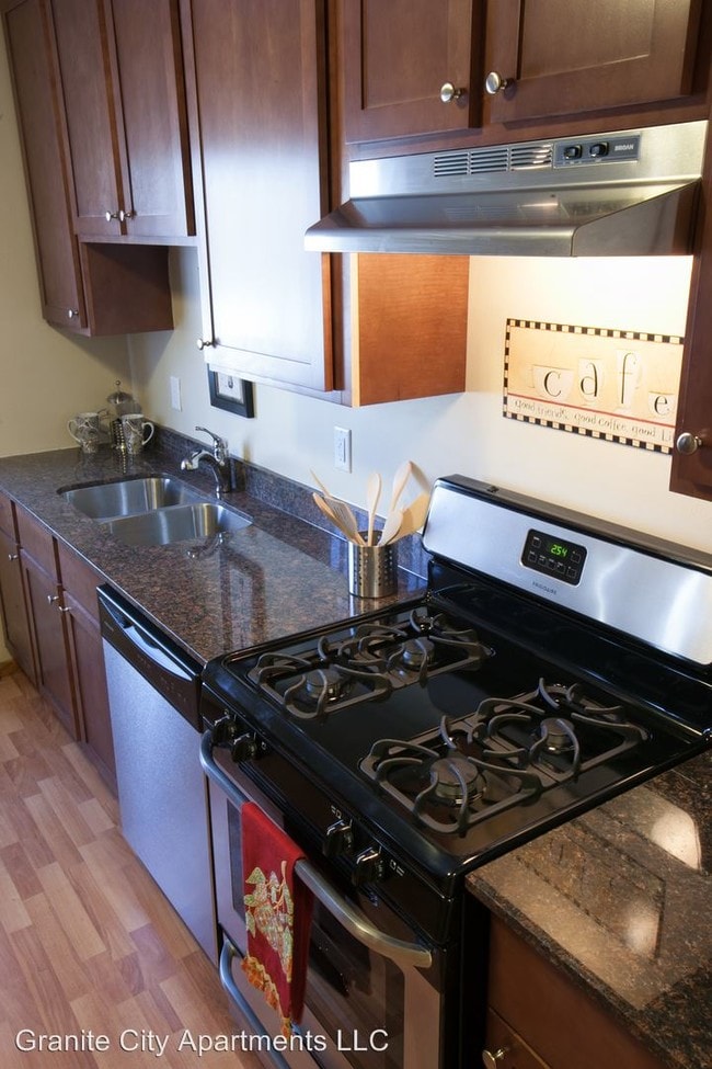 Building Photo - 3415 65th Ave N