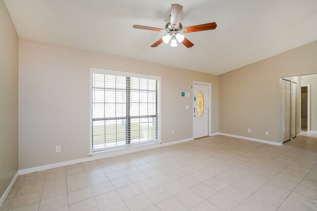 Foto del edificio - 971 Winsome Rd