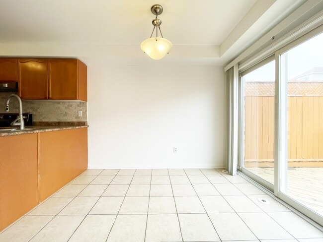 Photo du bâtiment - 8828 Sheppard Av E
