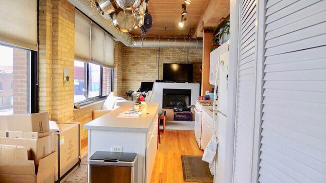 Foto del edificio - 2911 N Western Ave