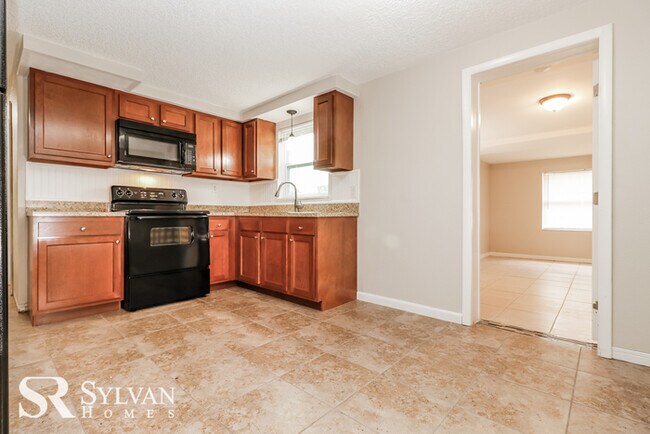 Building Photo - Holiday 3BR 1.5BA home now leasing!