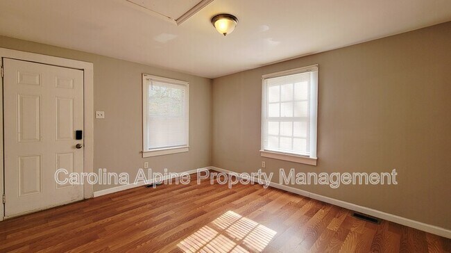 Foto del edificio - 104 Plum Tree Ln