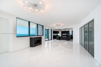 Building Photo - 18555 Collins Ave
