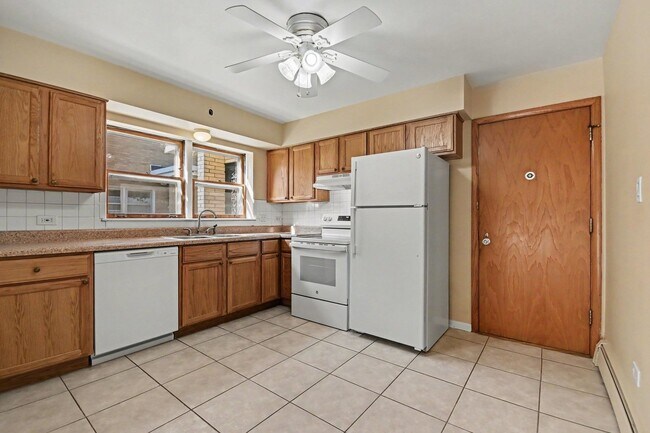 Foto del edificio - 1245 N La Grange Rd