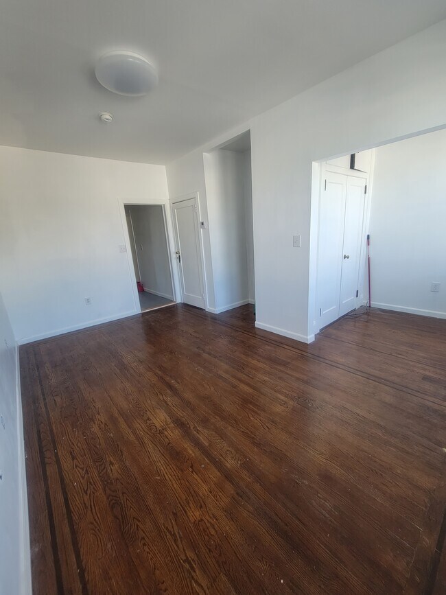 Building Photo - 42 E 15th St