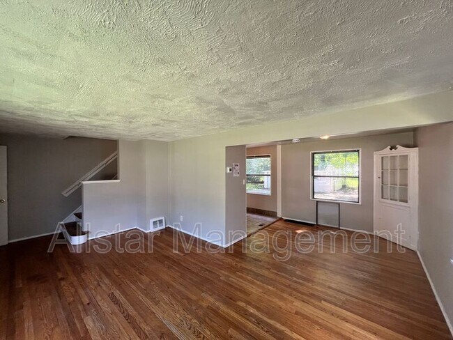 Building Photo - 19208 Shakerwood Rd
