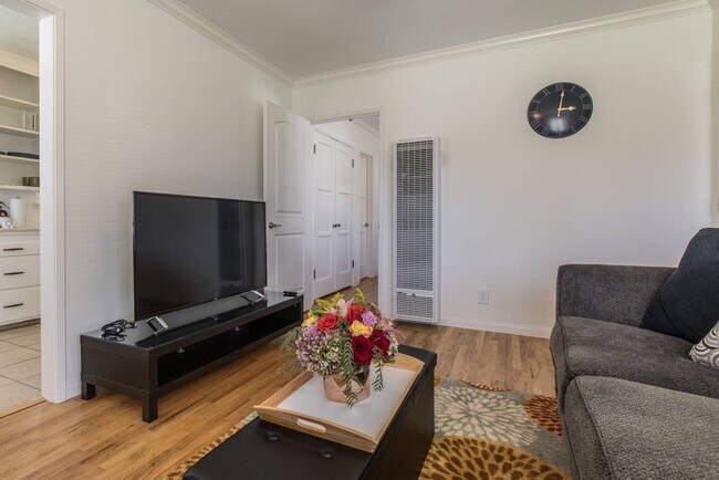 Foto del edificio - 432 N Lomita St