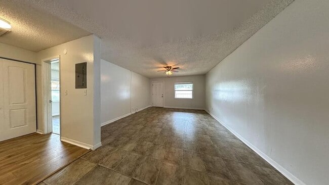 Foto del edificio - 6420 S Adelia Ave