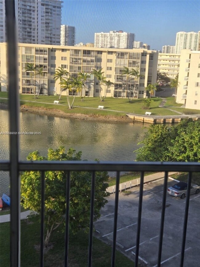 Foto del edificio - 2903 Point E Dr