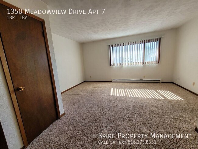 Building Photo - 1350 Meadowview Dr
