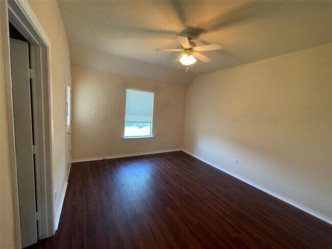 Building Photo - 110 Sunburst Ct