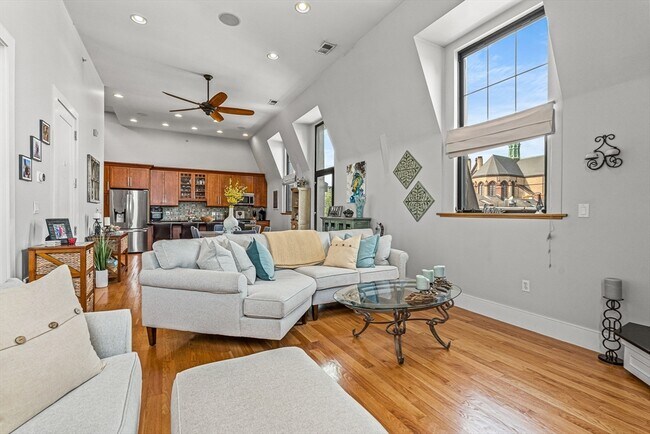 Foto del edificio - 518 E 6th St