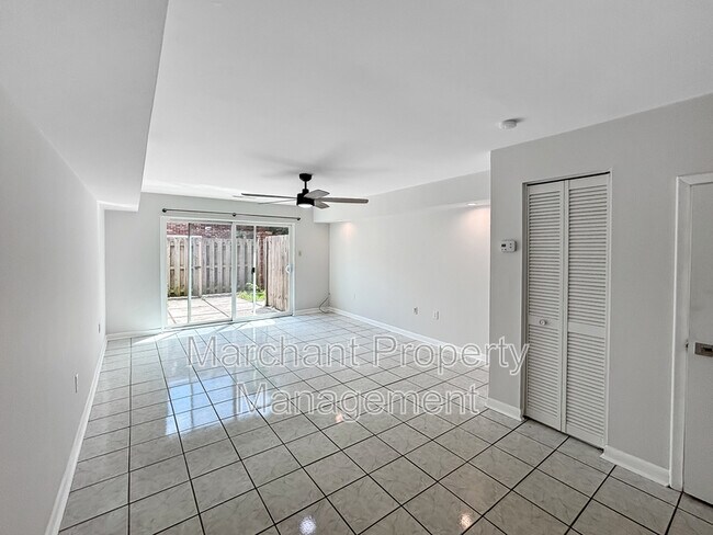 Foto del edificio - 2530 E North St