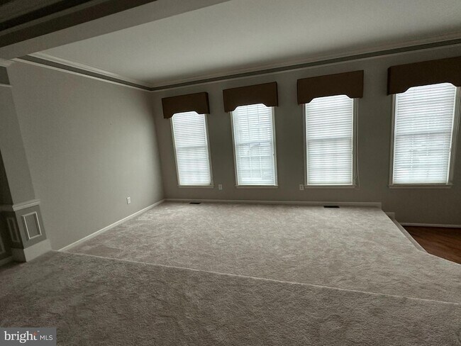 Foto del edificio - 355 Rockmeade Dr