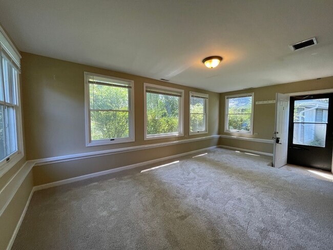 Building Photo - 1 Bedroom 1 Bath Unit in Grayslake!