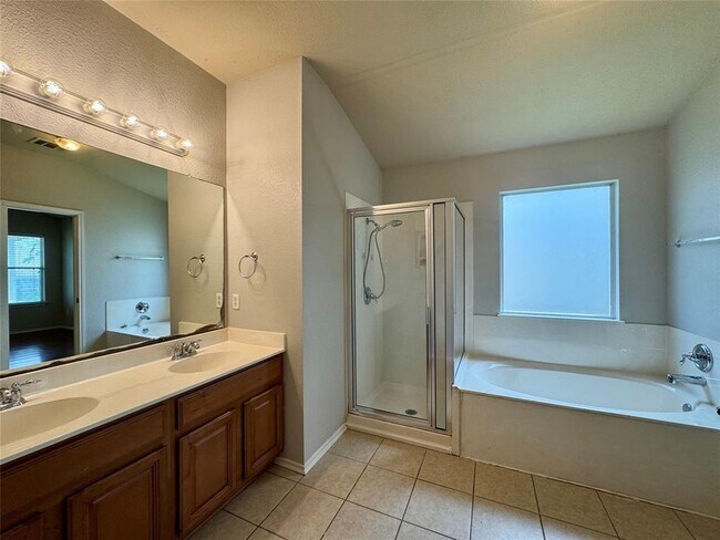 Foto del edificio - 14828 Falling Stone Ln