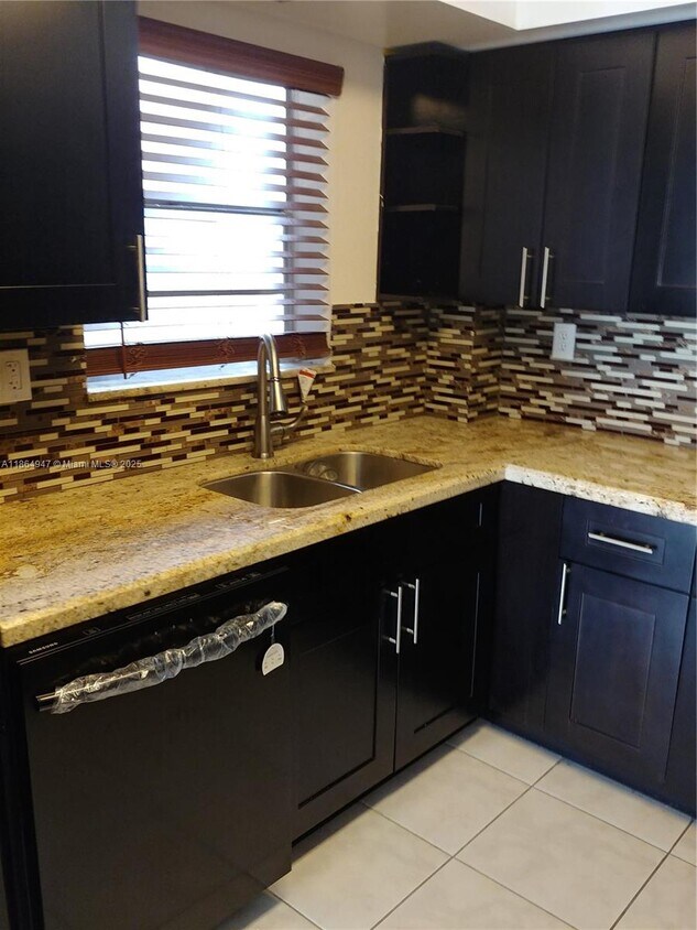 Foto del edificio - 3621 NW 95th Terrace