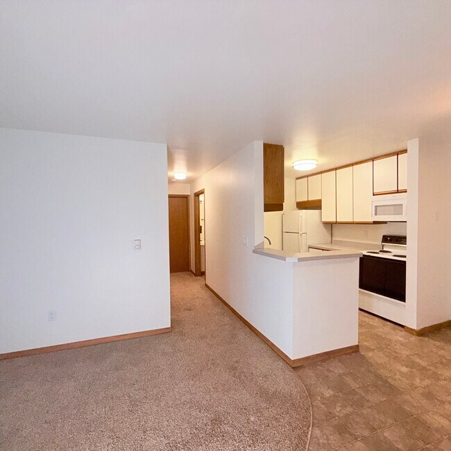 Lower Unit - Waitlist - Cross Plains Apartments Near Madison |