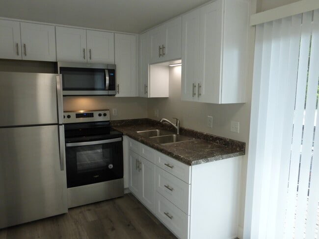 Building Photo - 475 Wall St