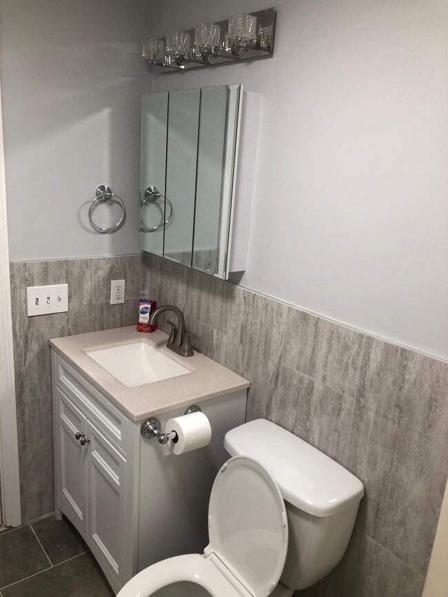 Foto del edificio - 422 Smithfield Ave