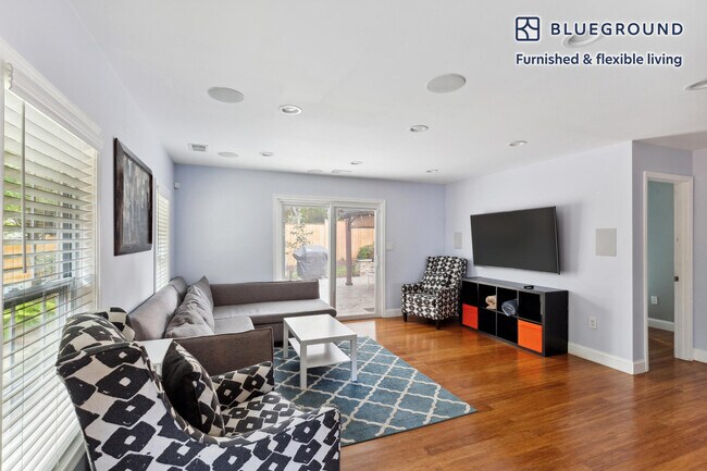 Building Photo - 6317 Everglades Dr