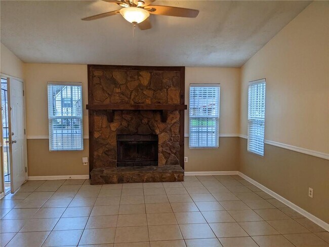 Building Photo - 385 Martin Dr