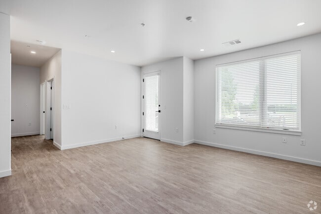 2BR, 2BA - 995SF - B8 - Living Room - The Lindy