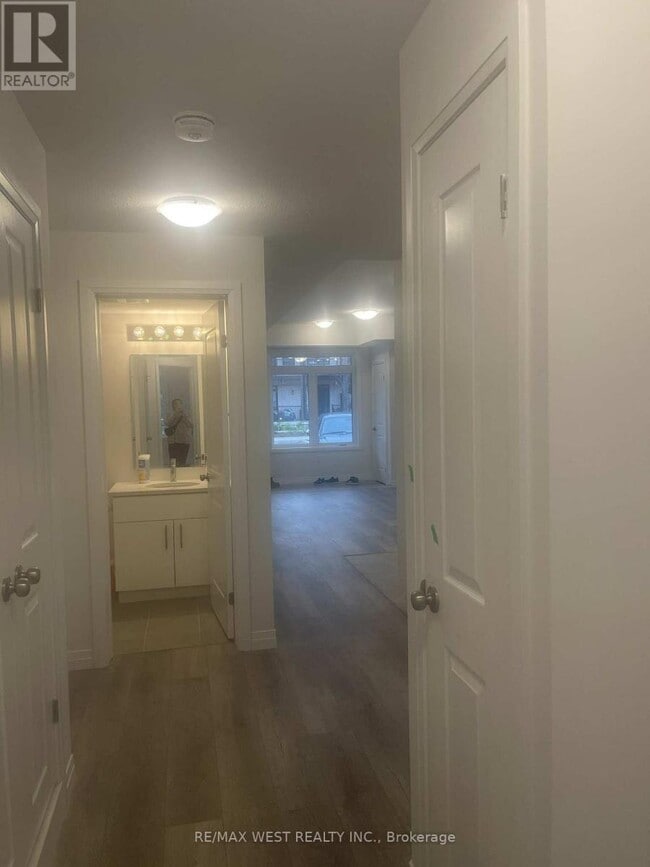 Building Photo - 40 Thatcher Dr