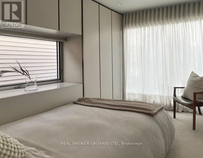 Photo du bâtiment - 329 Manning Ave