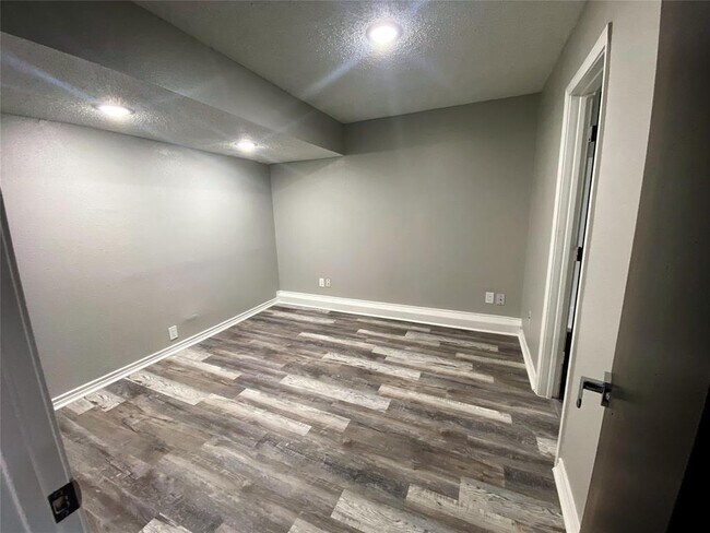 Foto del edificio - 4748 Merwin St