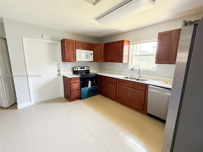 Foto del edificio - 181 NE 35th Ct