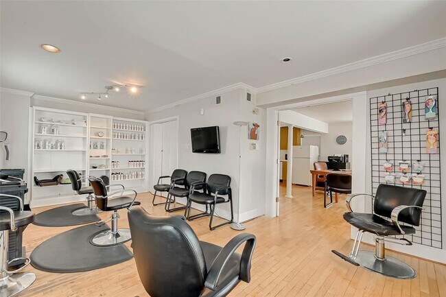 Foto del edificio - 621 W 19th St