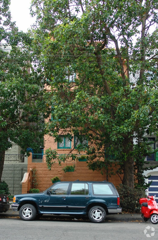Primary Photo - 42 Castro St